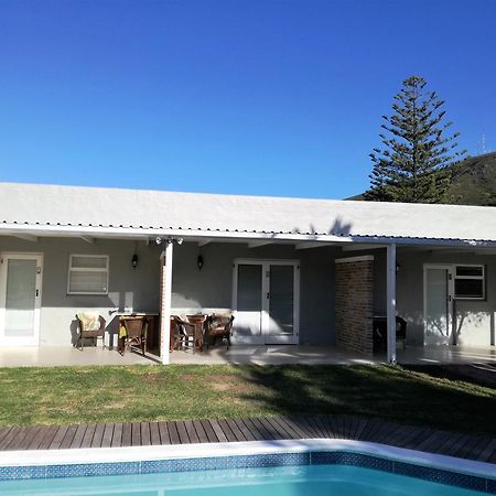 Livesey Lodge Guest House Hermanus Exterior photo