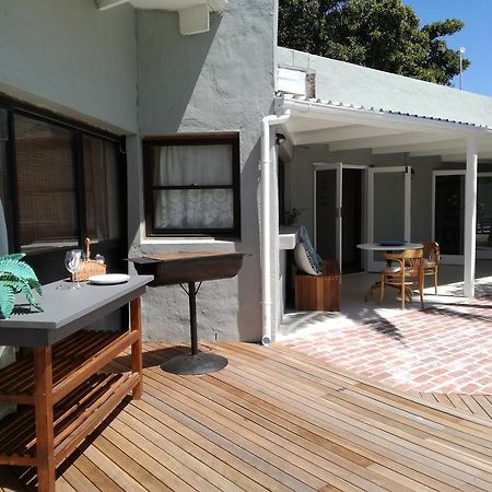 Livesey Lodge Guest House Hermanus Exterior photo